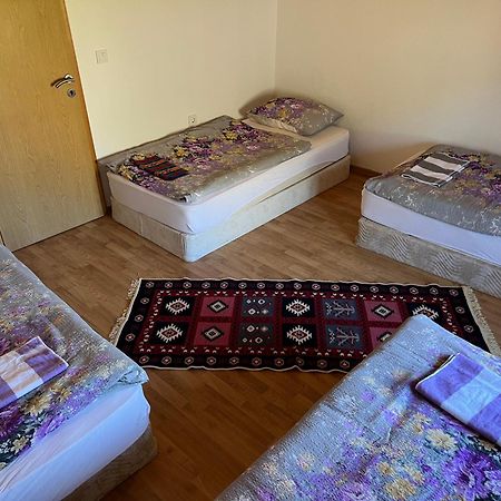 Bed and Breakfast Kod Kapetana Tea Gornji Lukomir Екстер'єр фото