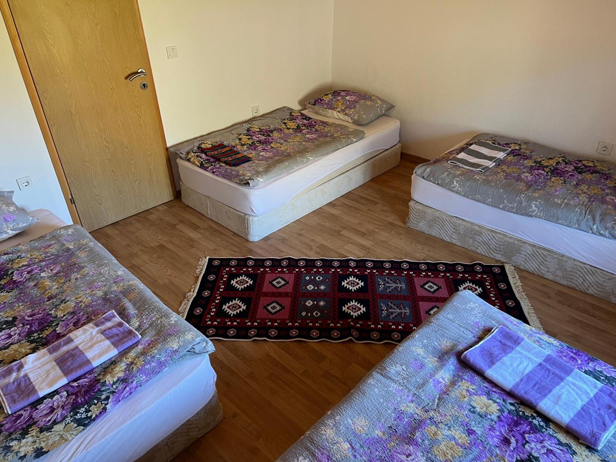 Bed and Breakfast Kod Kapetana Tea Gornji Lukomir Екстер'єр фото