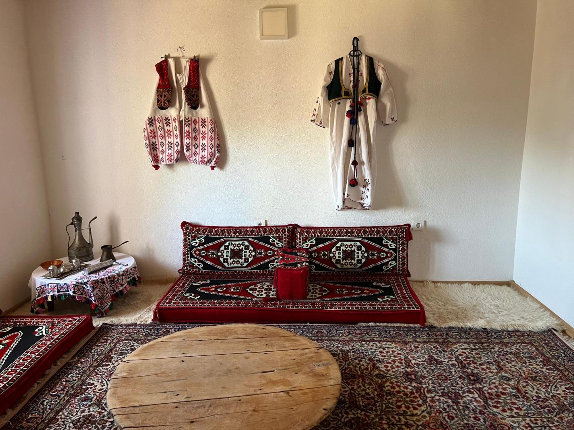 Bed and Breakfast Kod Kapetana Tea Gornji Lukomir Екстер'єр фото