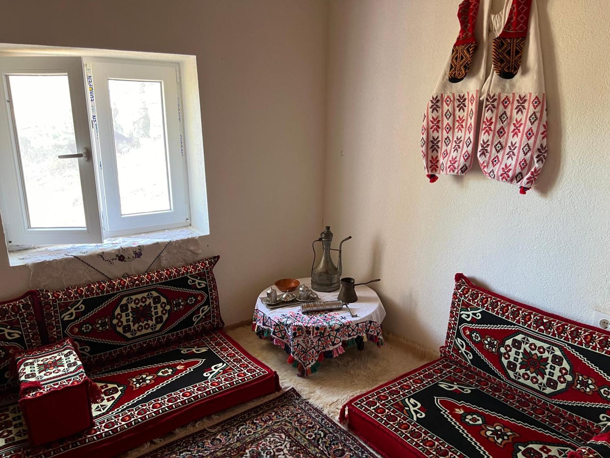 Bed and Breakfast Kod Kapetana Tea Gornji Lukomir Екстер'єр фото