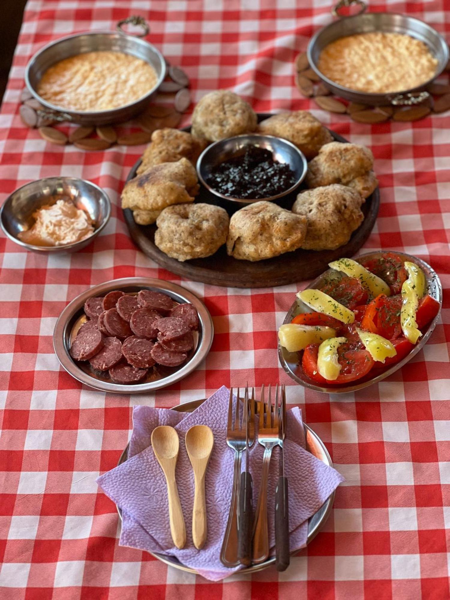Bed and Breakfast Kod Kapetana Tea Gornji Lukomir Екстер'єр фото