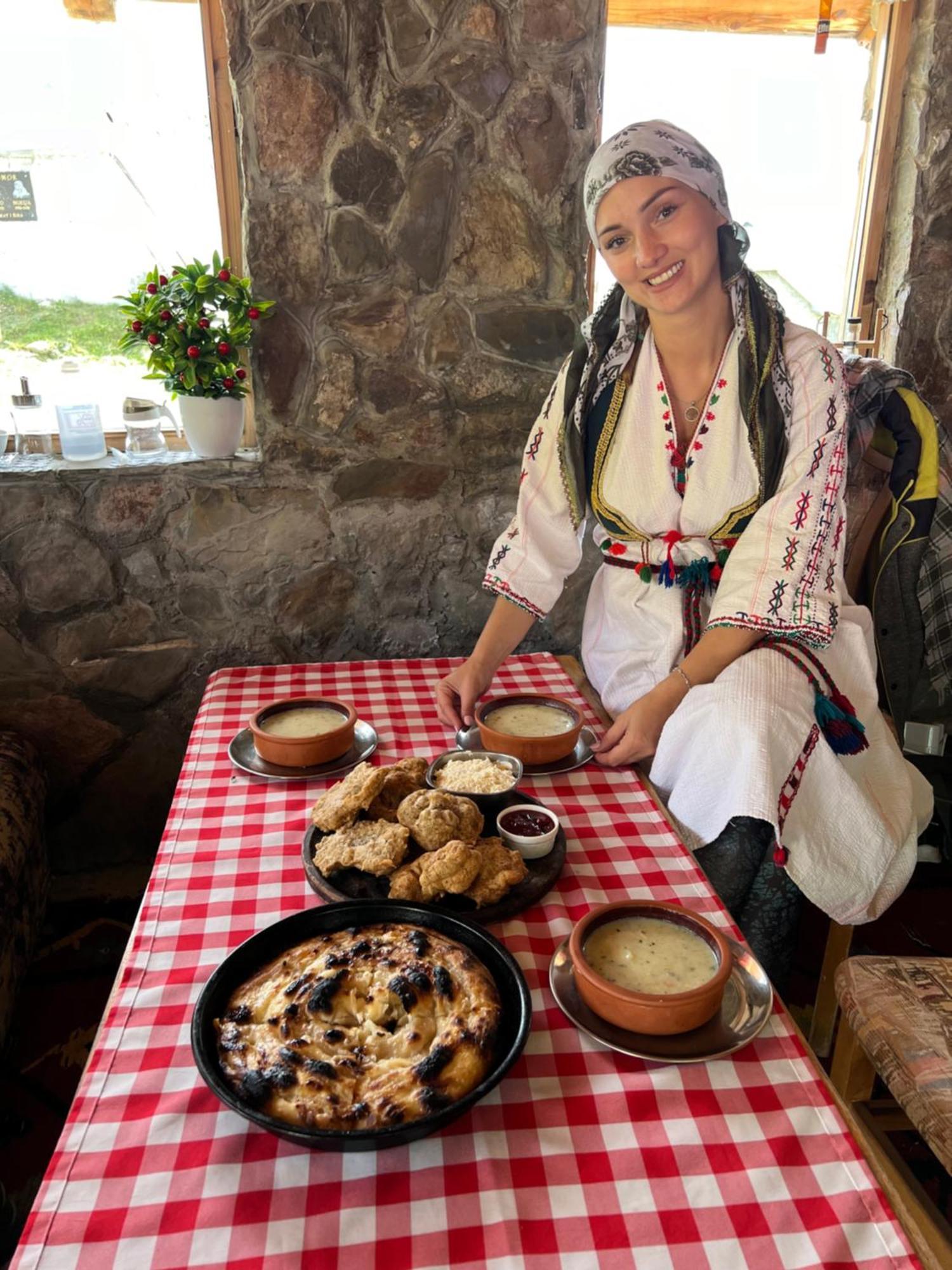 Bed and Breakfast Kod Kapetana Tea Gornji Lukomir Екстер'єр фото