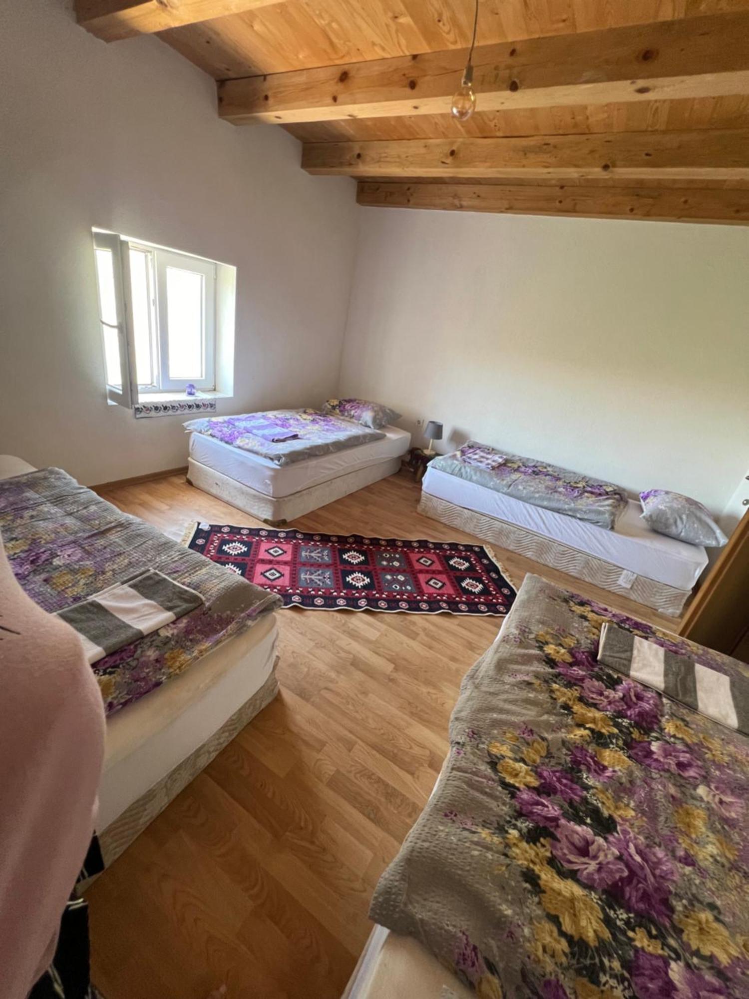 Bed and Breakfast Kod Kapetana Tea Gornji Lukomir Екстер'єр фото