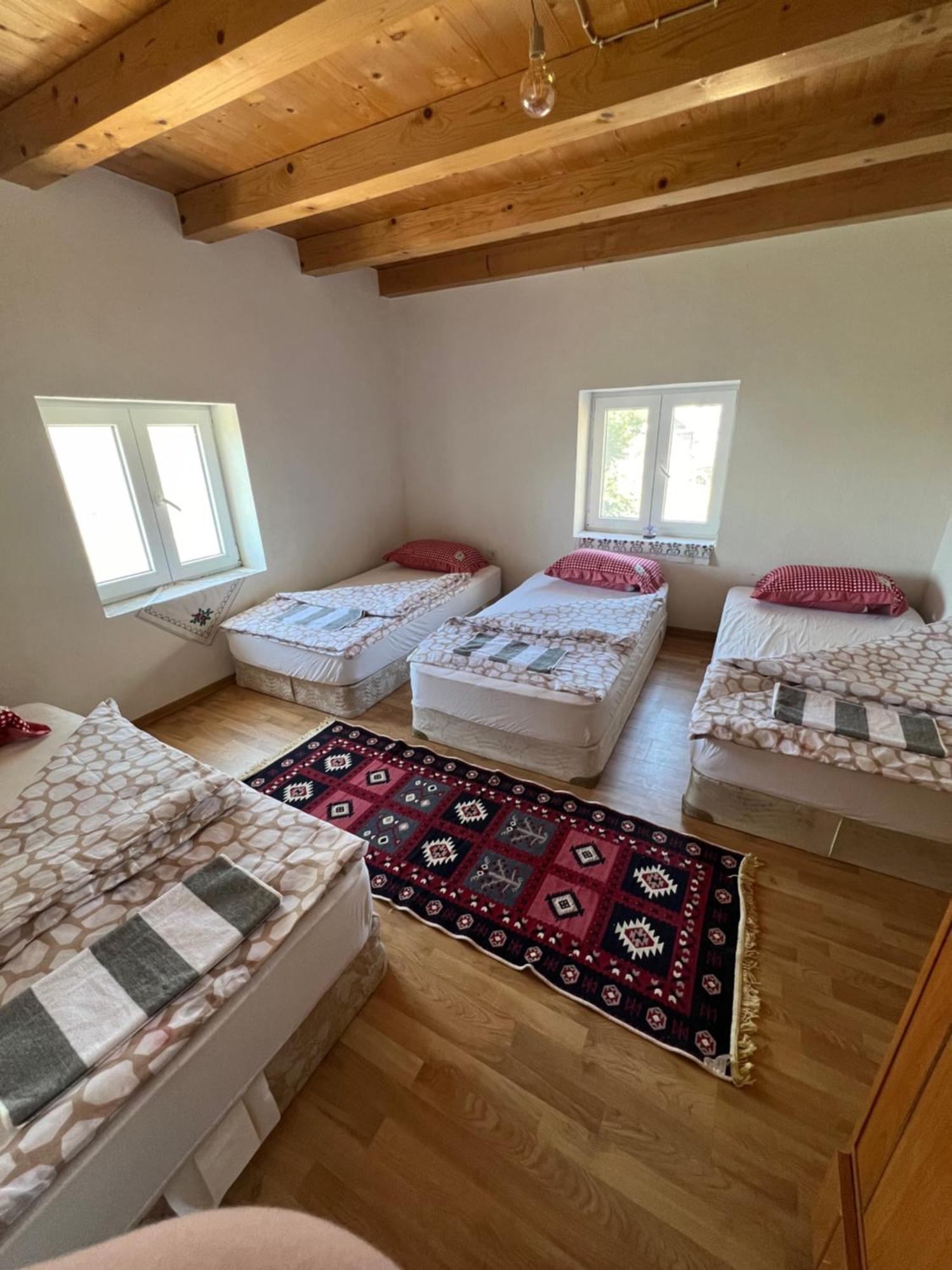 Bed and Breakfast Kod Kapetana Tea Gornji Lukomir Екстер'єр фото