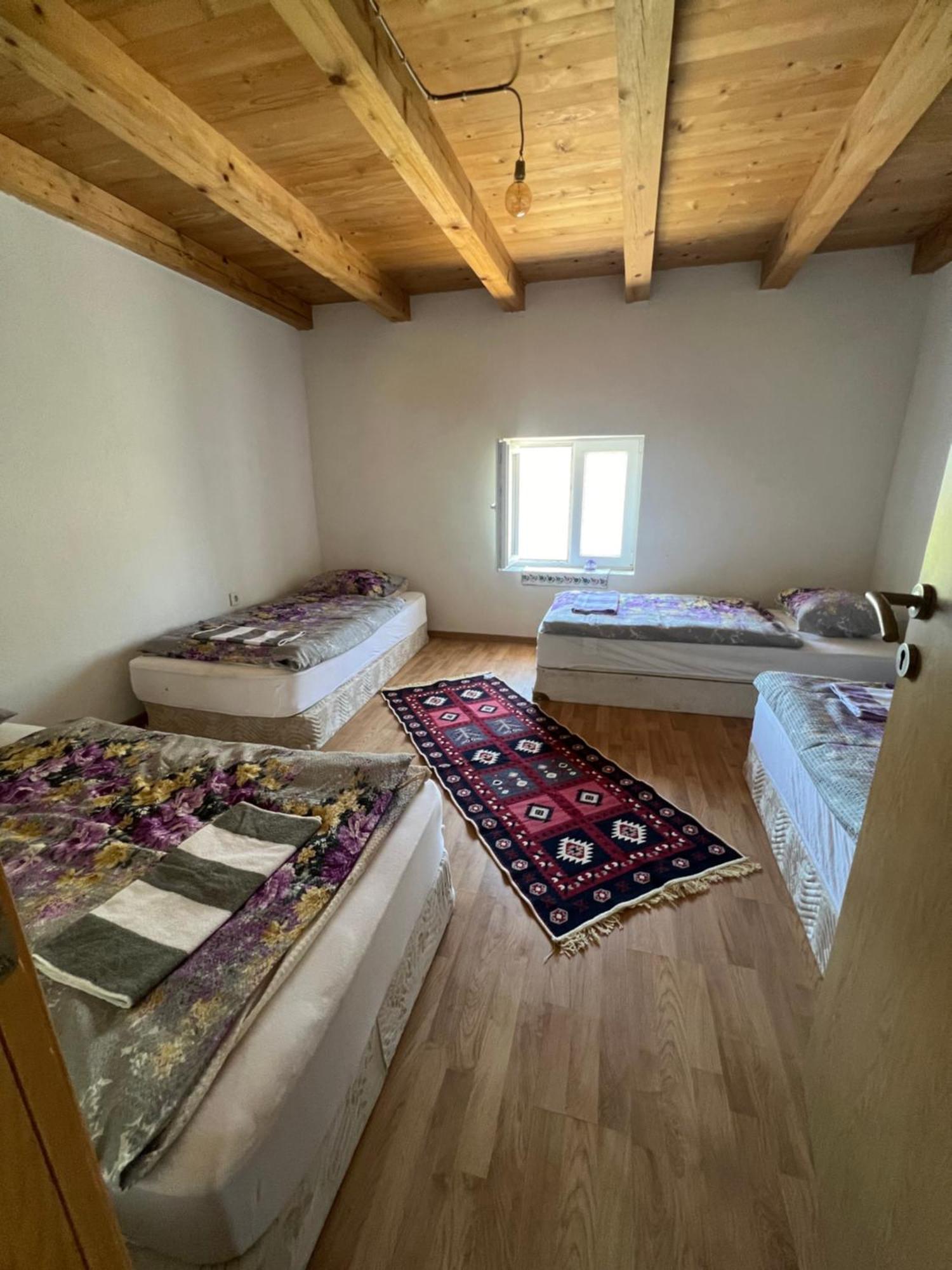 Bed and Breakfast Kod Kapetana Tea Gornji Lukomir Екстер'єр фото