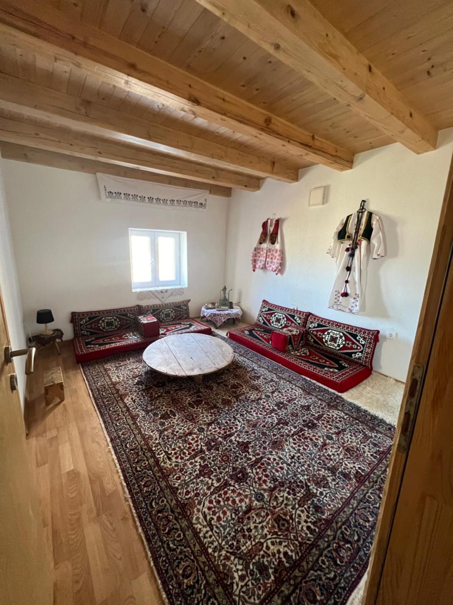 Bed and Breakfast Kod Kapetana Tea Gornji Lukomir Екстер'єр фото