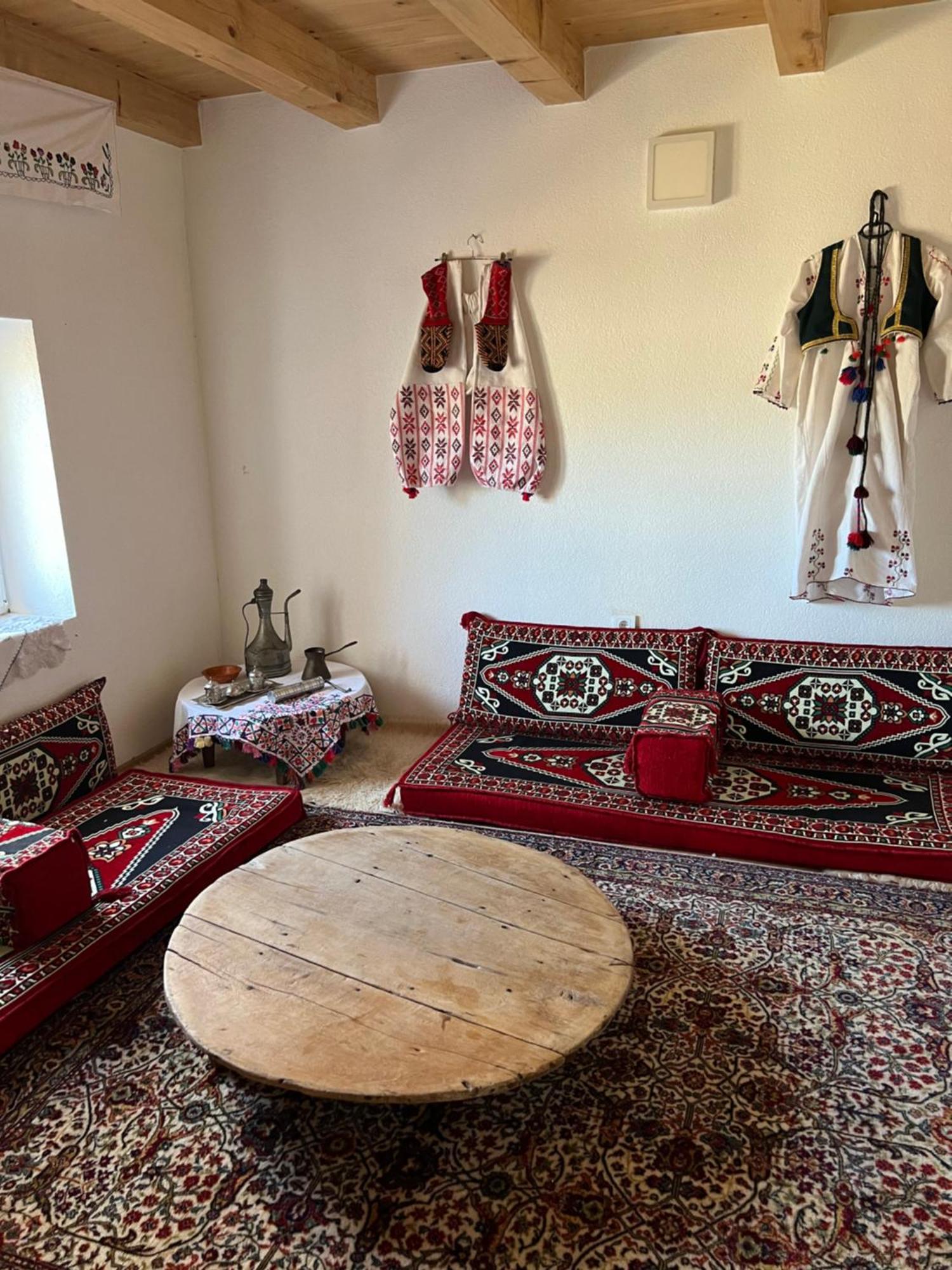 Bed and Breakfast Kod Kapetana Tea Gornji Lukomir Екстер'єр фото