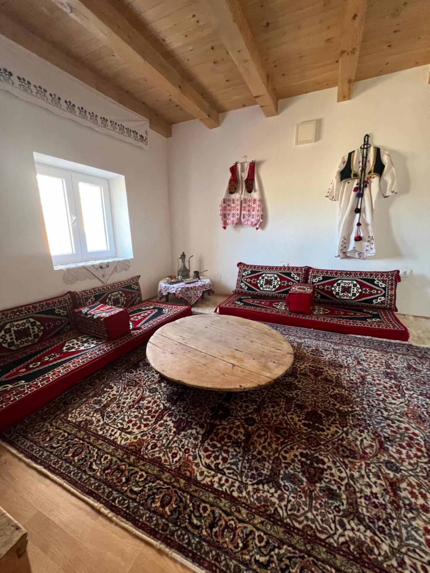 Bed and Breakfast Kod Kapetana Tea Gornji Lukomir Екстер'єр фото