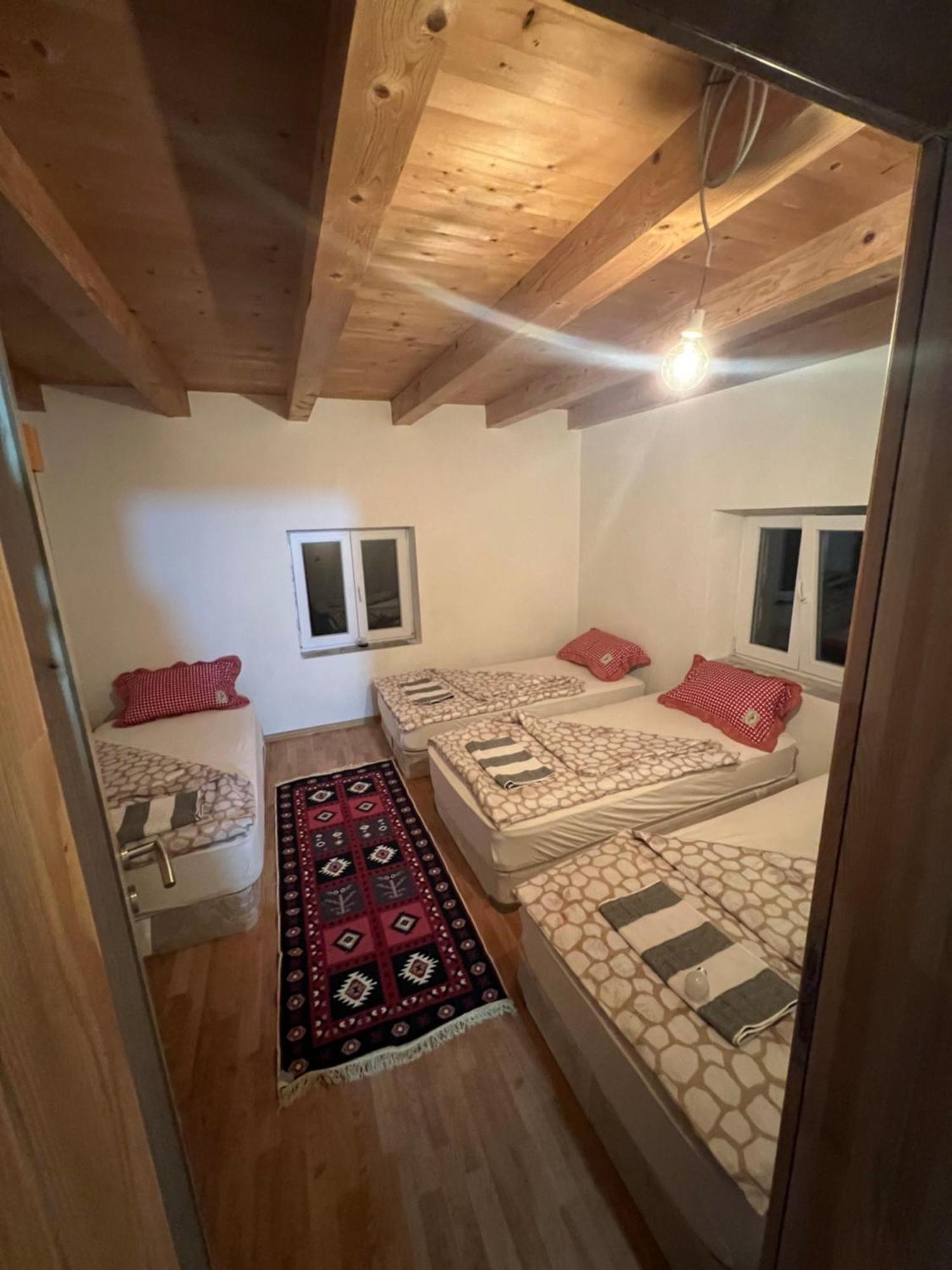 Bed and Breakfast Kod Kapetana Tea Gornji Lukomir Екстер'єр фото