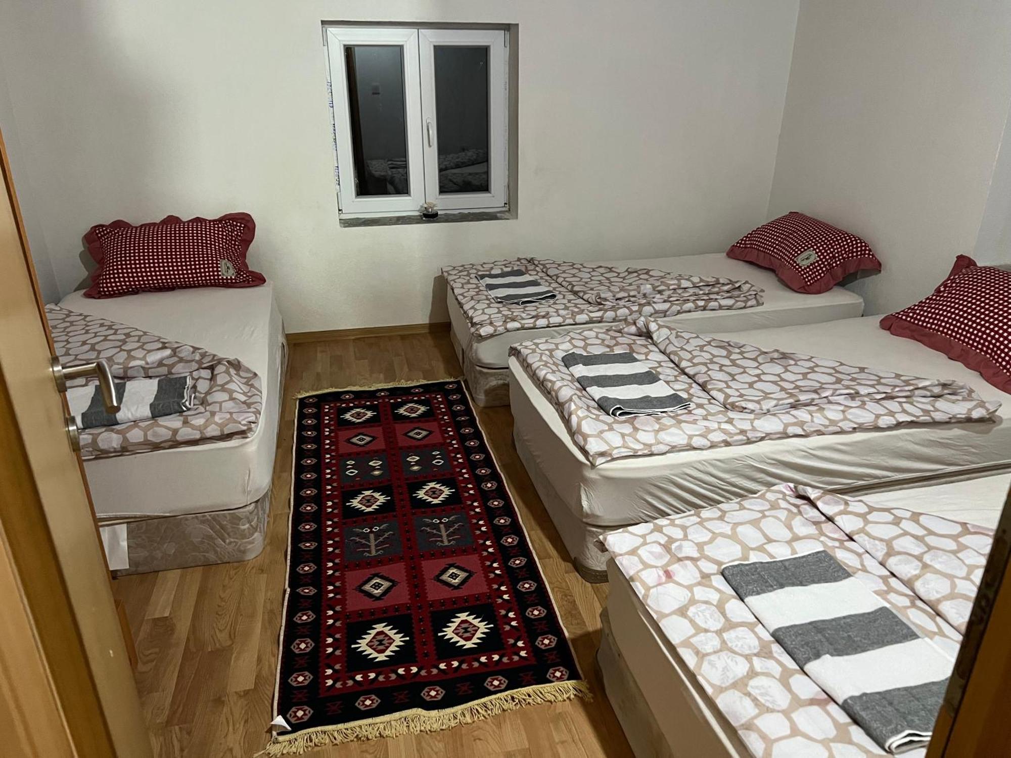 Bed and Breakfast Kod Kapetana Tea Gornji Lukomir Екстер'єр фото